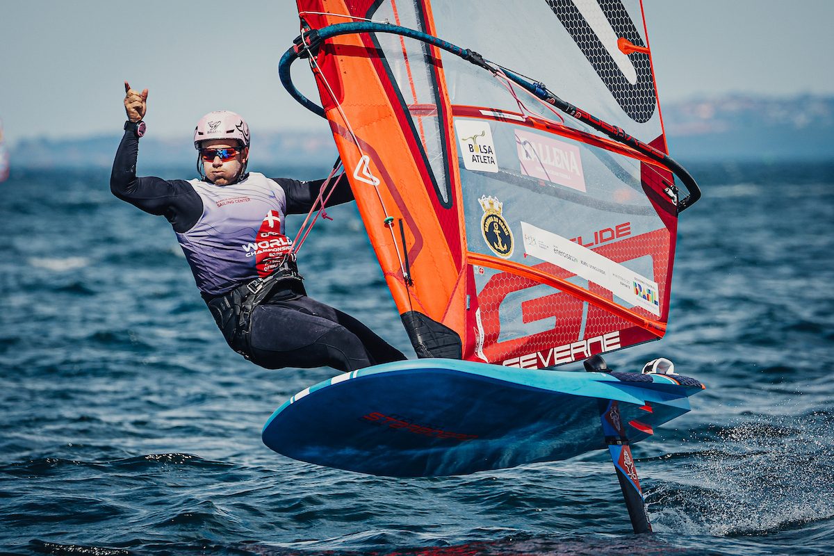 Matheus en competencia de vela